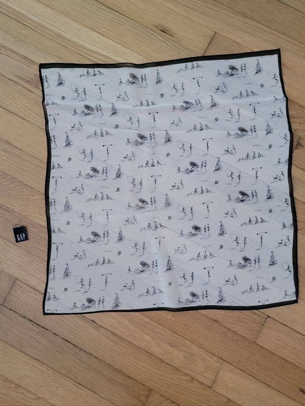 GAP black & white beach print scarf